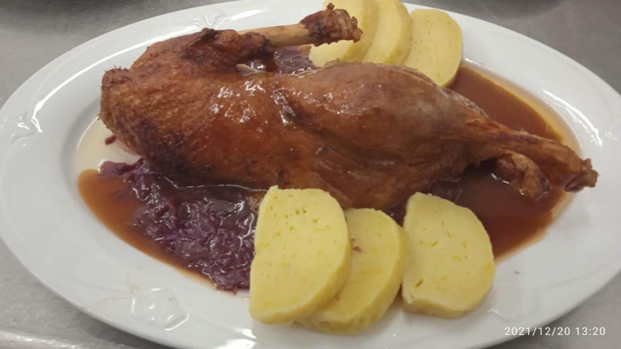 Mala Svata Hora - Penzion & Restaurace Mníšek pod Brdy Dış mekan fotoğraf