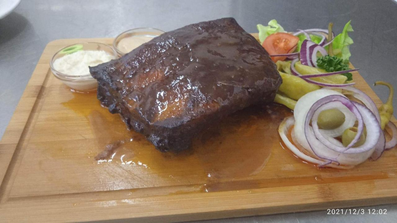 Mala Svata Hora - Penzion & Restaurace Mníšek pod Brdy Dış mekan fotoğraf