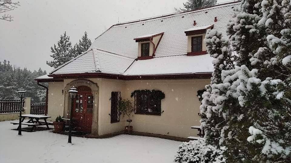 Mala Svata Hora - Penzion & Restaurace Mníšek pod Brdy Dış mekan fotoğraf