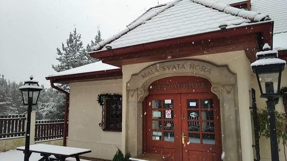 Mala Svata Hora - Penzion & Restaurace Mníšek pod Brdy Dış mekan fotoğraf