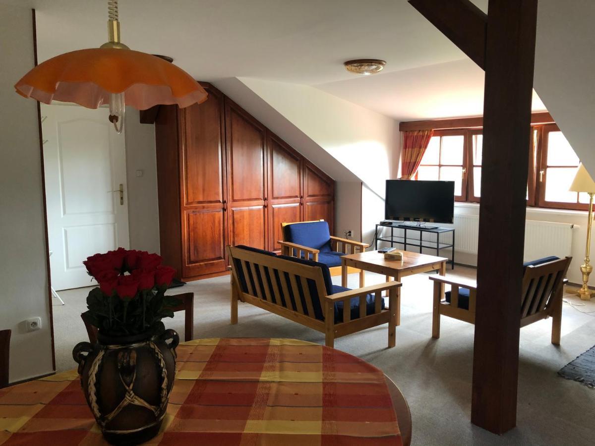 Mala Svata Hora - Penzion & Restaurace Mníšek pod Brdy Dış mekan fotoğraf